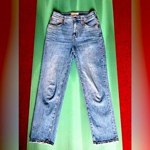 Madewell classic straight cropped jeans side: 25, 25” inseam